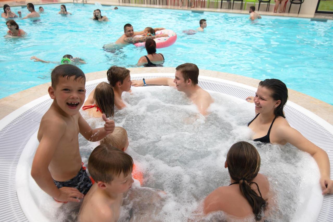 Camping Blauwe Meer Nv Hotell Lommel Exteriör bild