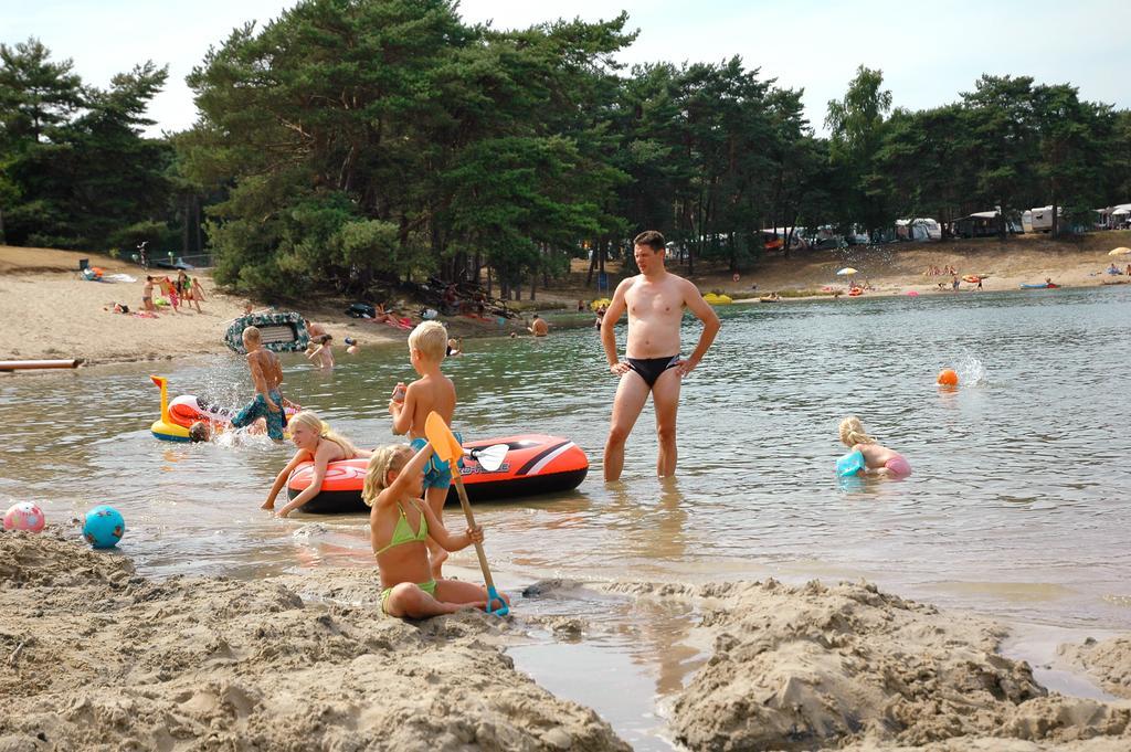 Camping Blauwe Meer Nv Hotell Lommel Exteriör bild