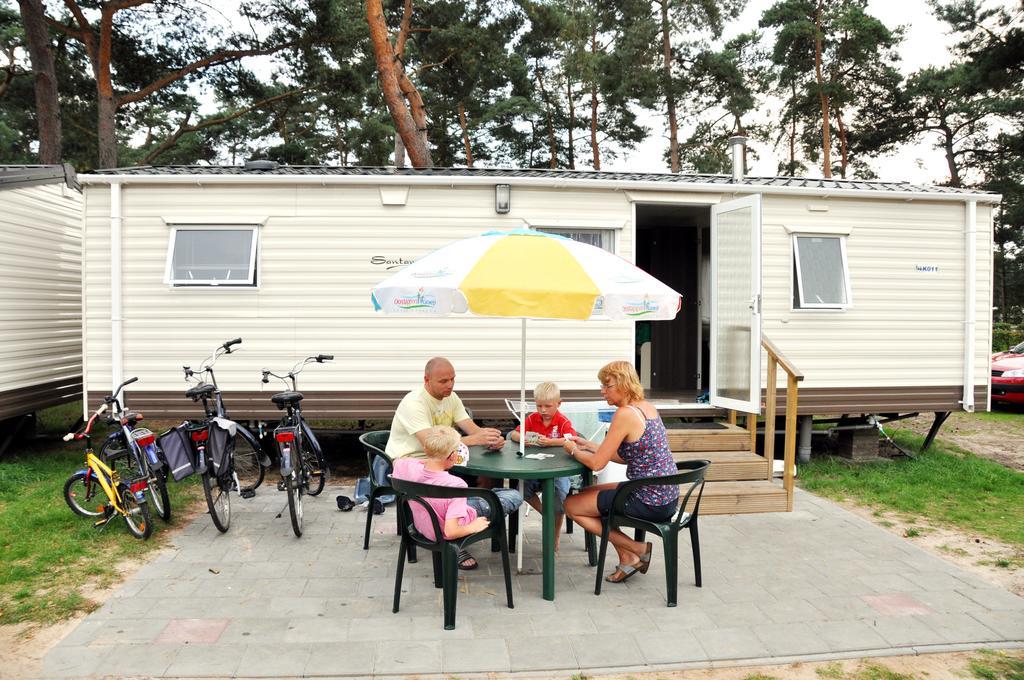 Camping Blauwe Meer Nv Hotell Lommel Rum bild
